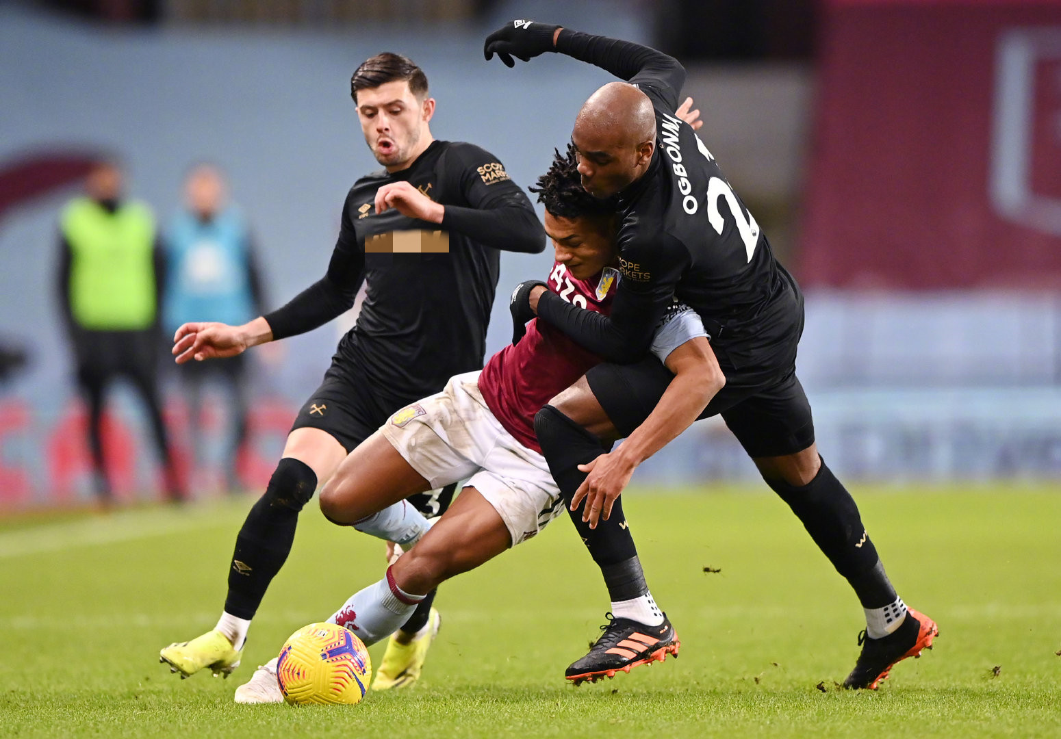 仅落后领头 仅落后领头